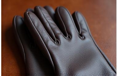 Elegant dark brown leather gloves